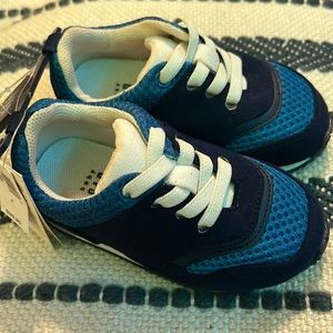 Baby Gap retro sneakers